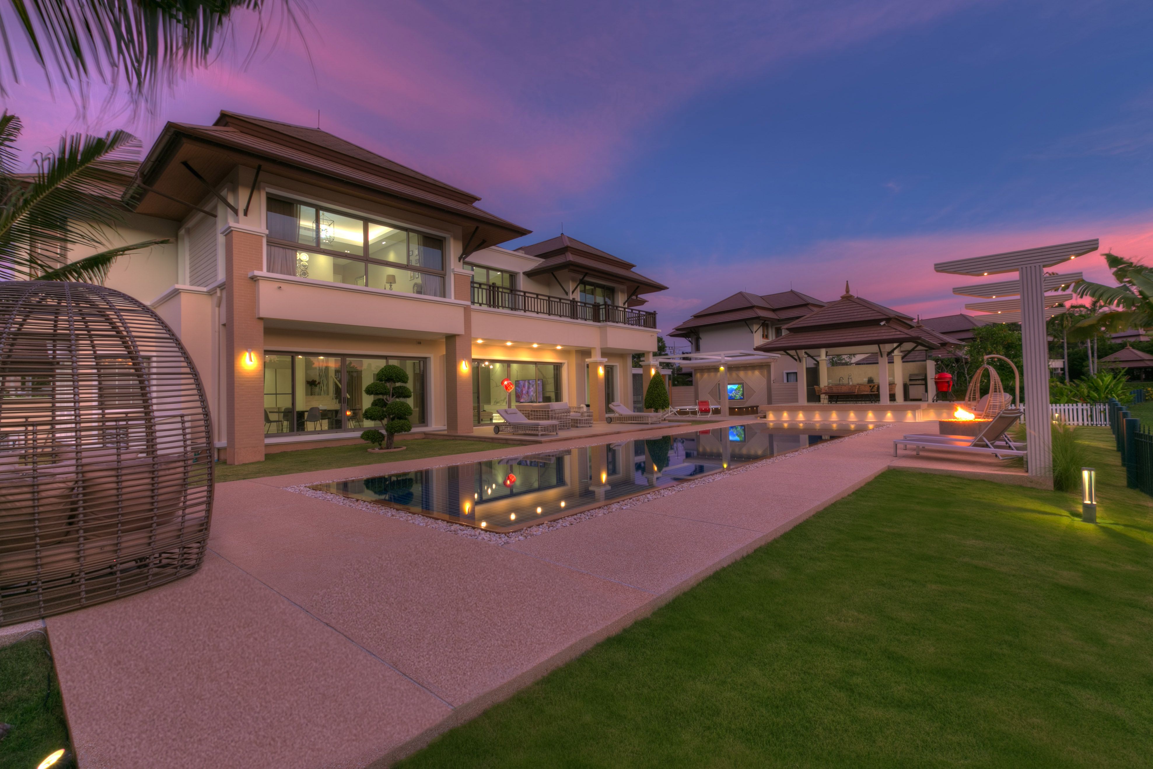 Luxurious 4 Bedroom Villa in Laguna Zone