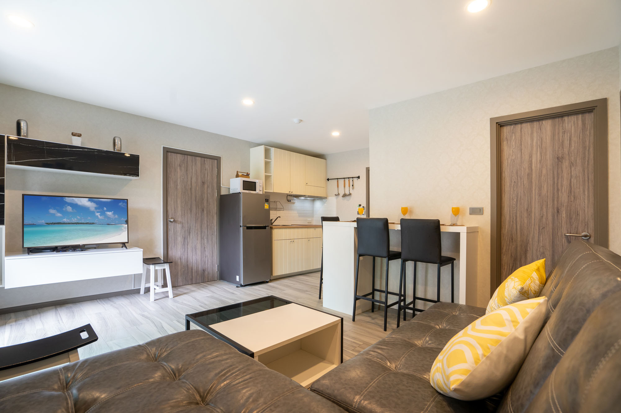 Luxury Pool Side 1 bedroom condo