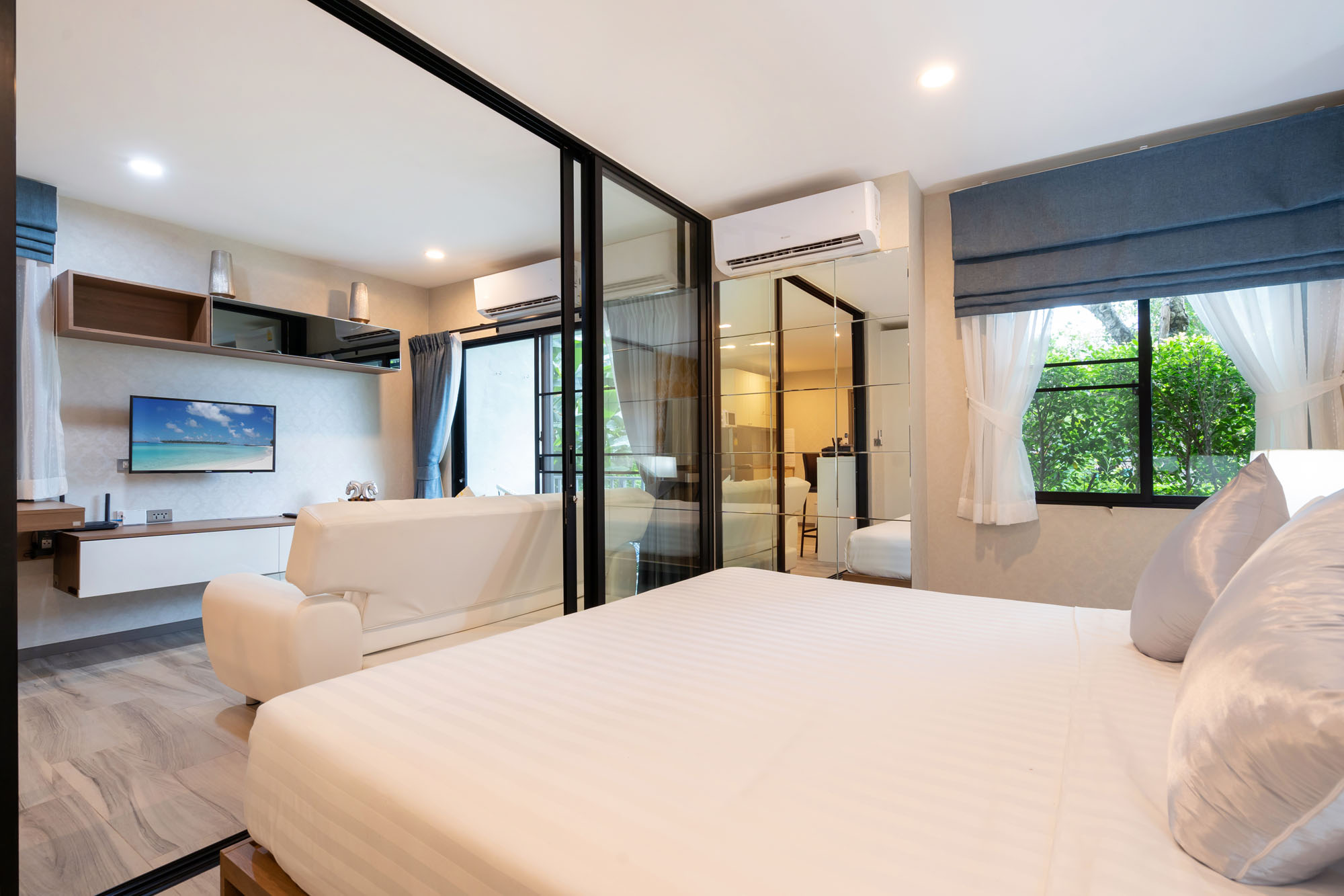 New Executive garden view 1 bedroom condo
