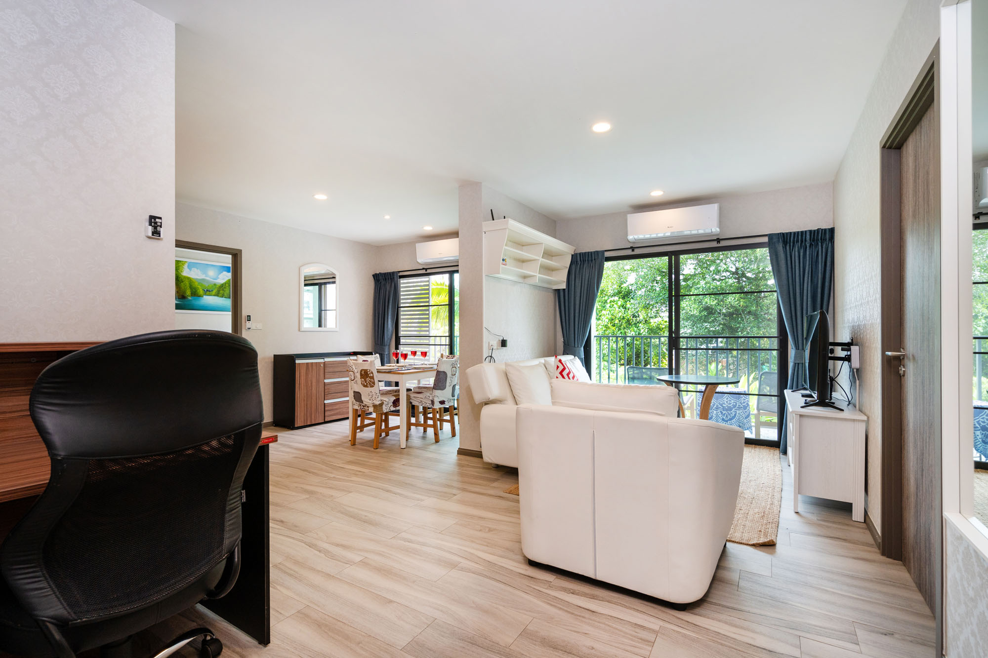 2 Bedroom Condo with Pool View